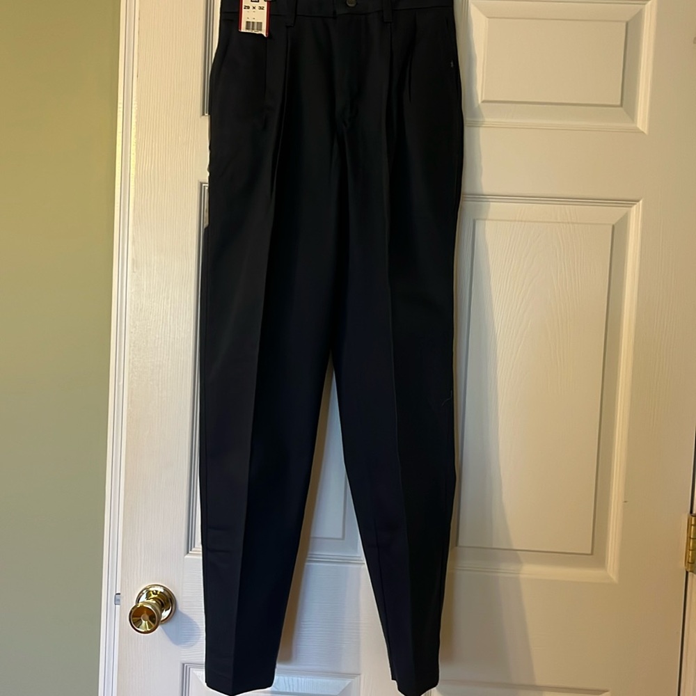 Men’s Lee Performance Khakis, NWT, size 29/32